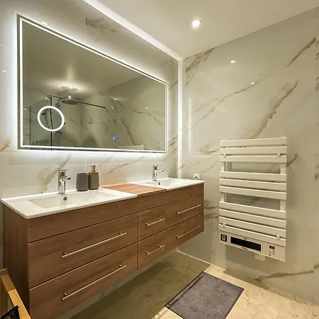 Villa La Corne Dor - Spacious 2-level With Air Conditioning, Terrace And Pool *