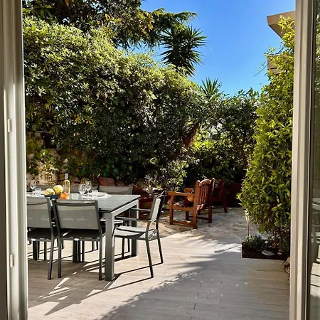 Villa La Corne Dor - Spacious 2-level With Air Conditioning, Terrace And Pool