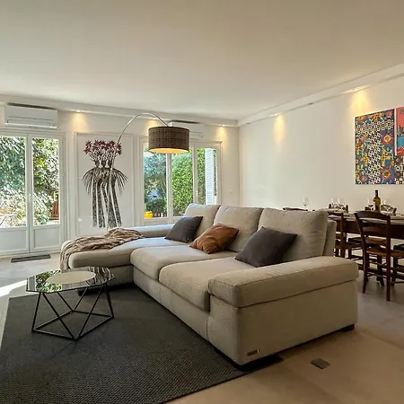 La Corne Dor - Spacious 2-level With Air Conditioning, Terrace And Pool Villa